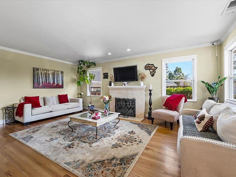 Listing photo 3