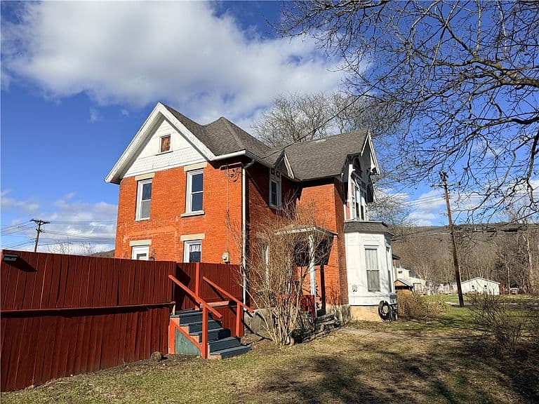 Listing photo 4
