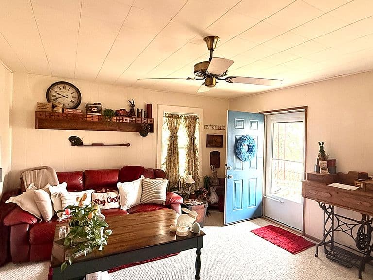 Listing photo 3
