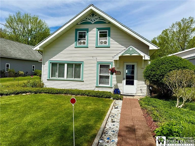 Listing photo 2