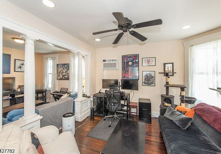 Listing photo 4