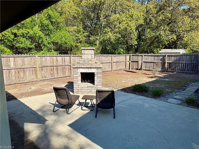 Listing photo 4