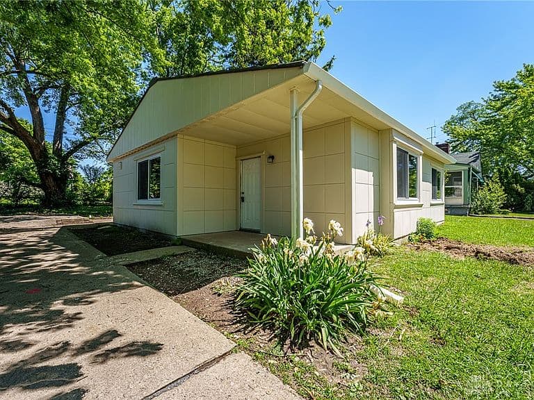 Listing photo 4