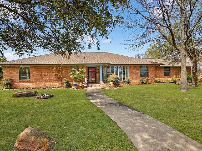 Listing photo 3