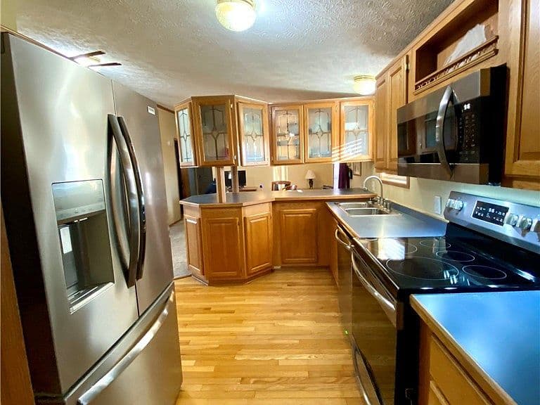 Listing photo 4