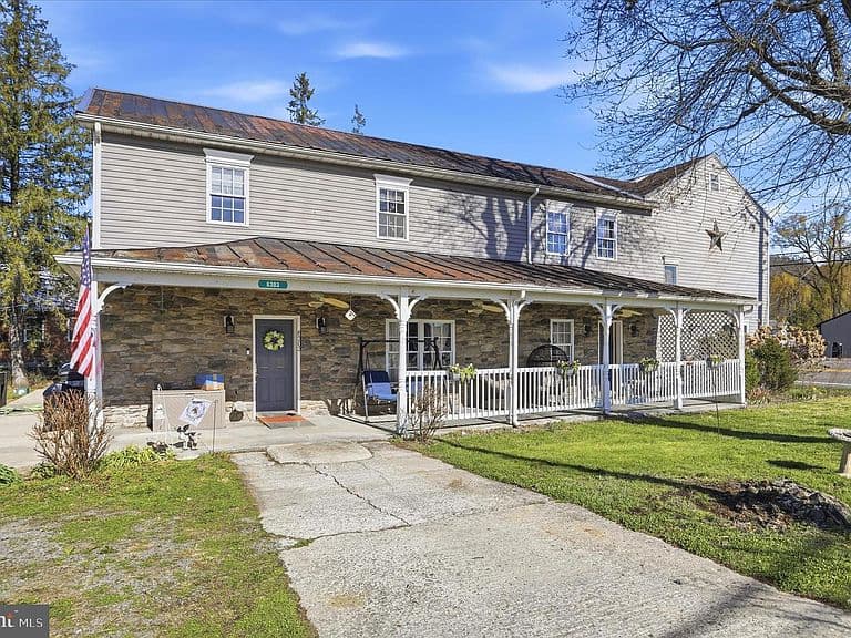 Listing photo 2