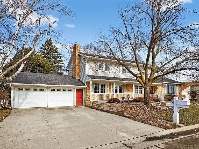 Listing photo 2