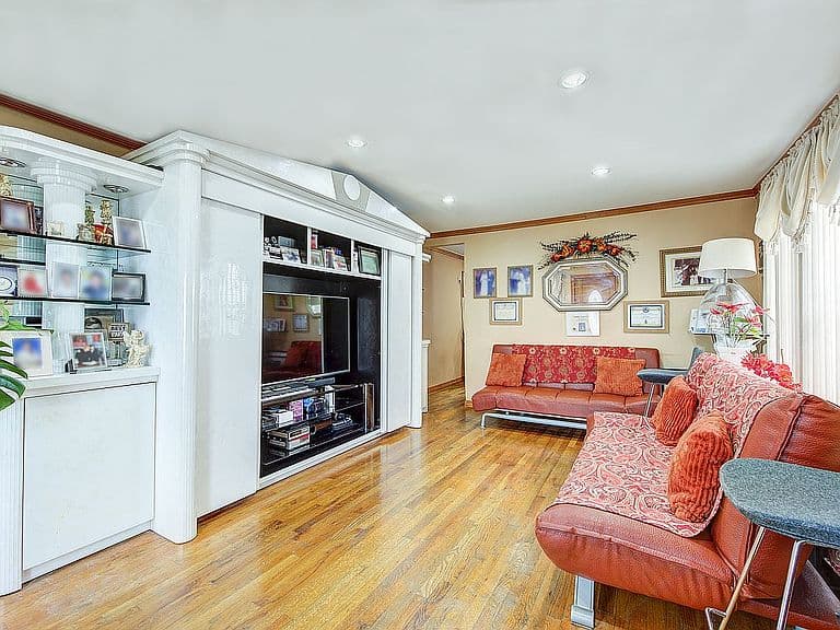 Listing photo 4