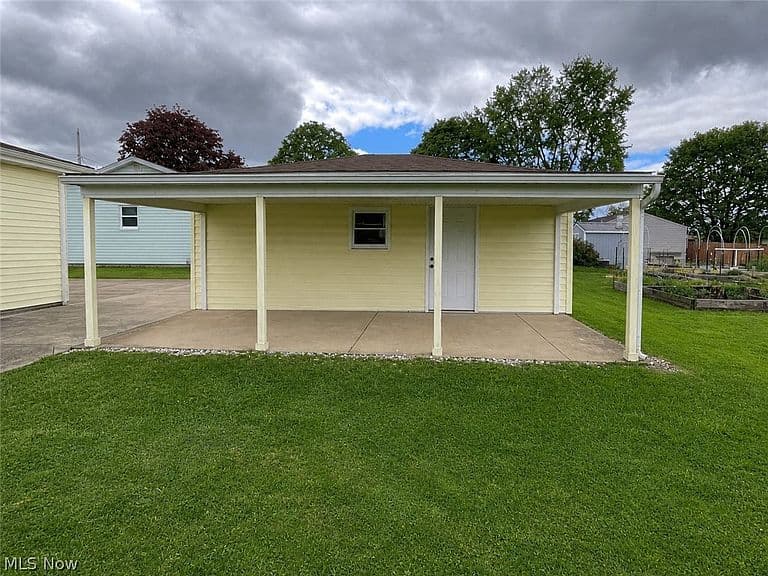 Listing photo 3