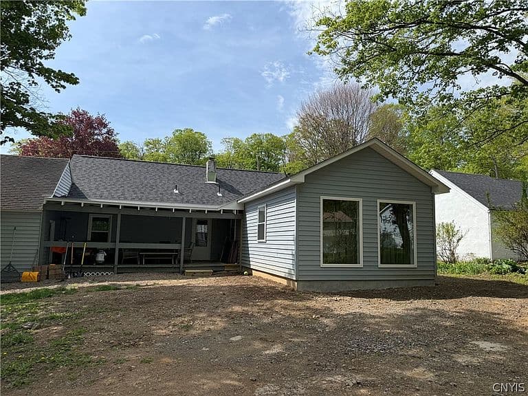 Listing photo 5