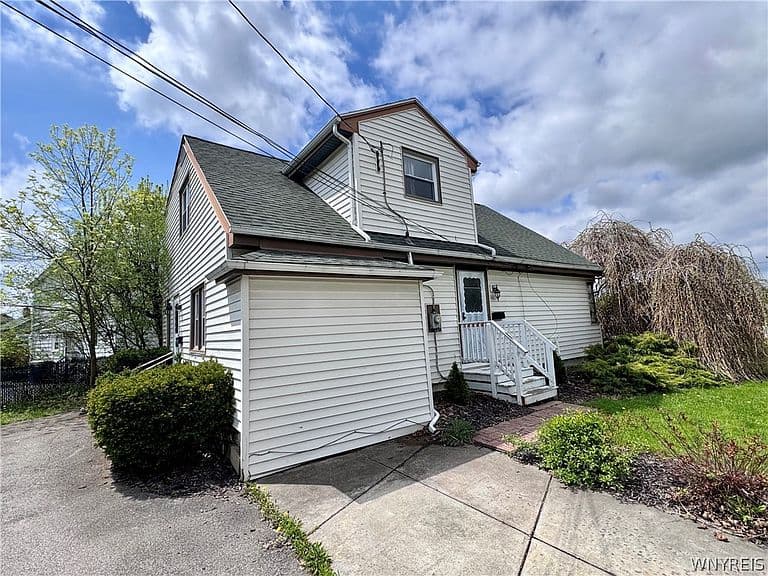 Listing photo 2