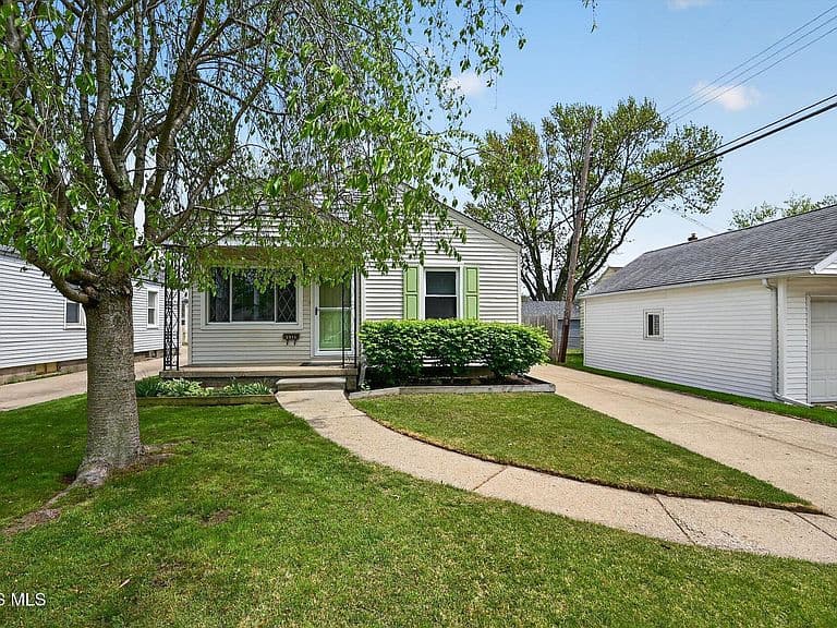 Listing photo 3