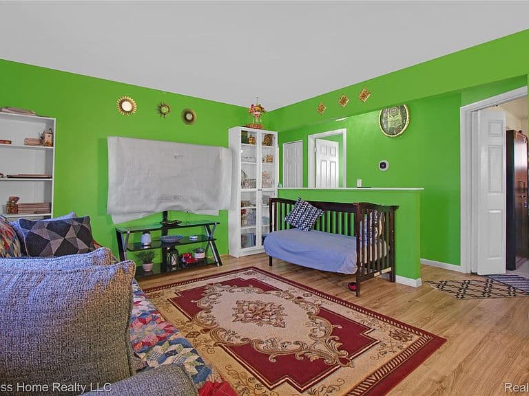 Listing photo 3
