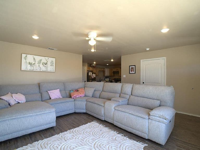 Listing photo 4