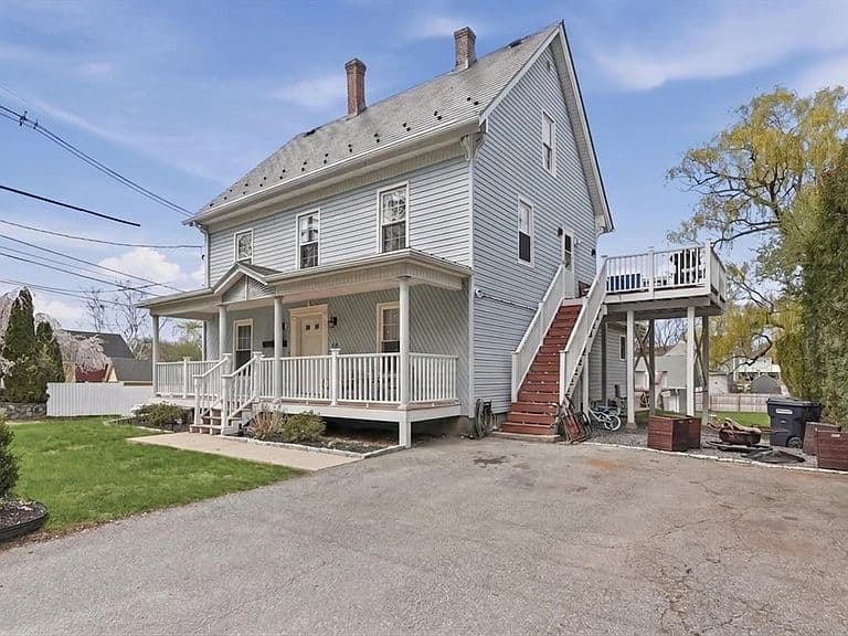 Listing photo 2
