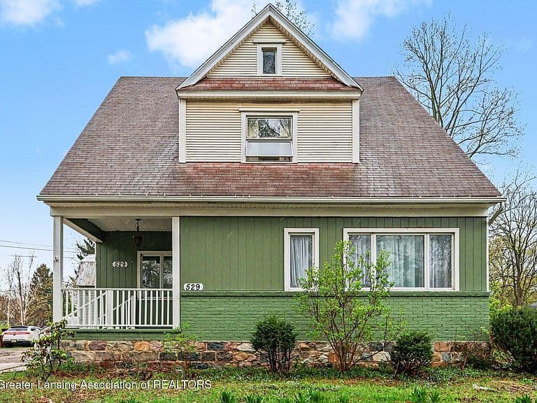 Listing photo 2