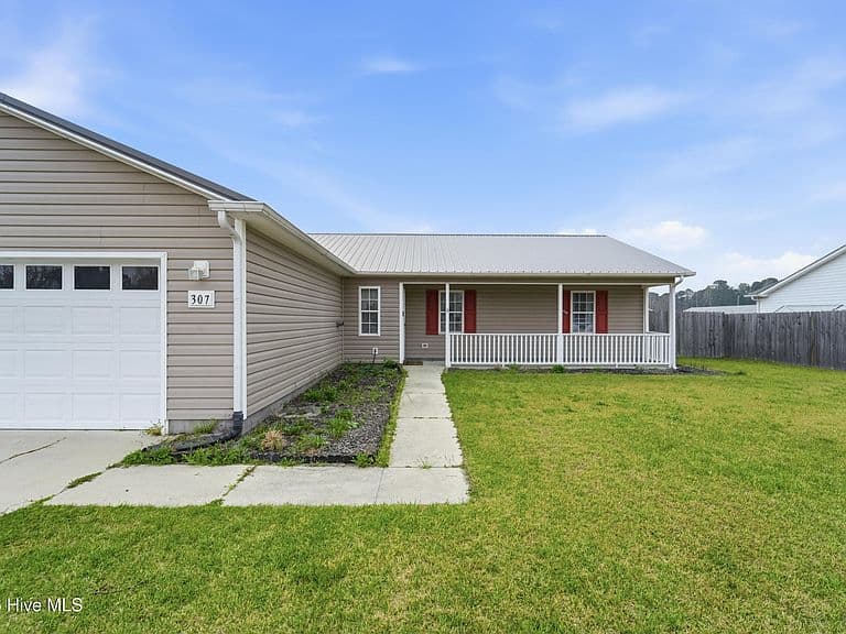 Listing photo 2