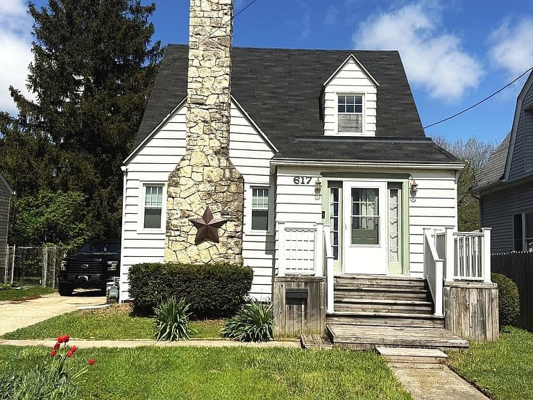 Listing photo 2