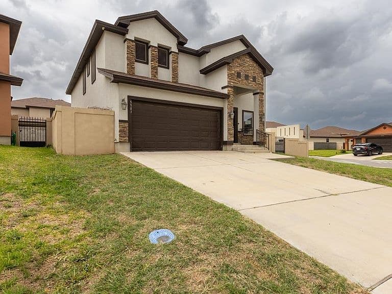 Listing photo 3