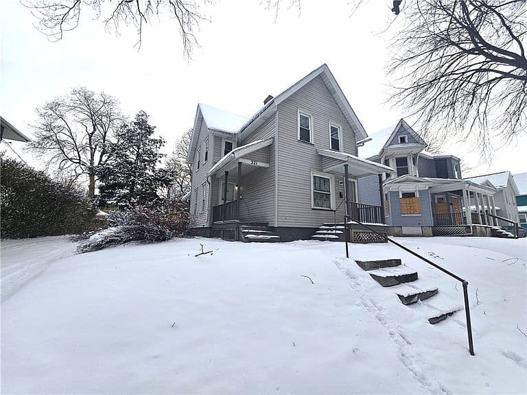 Listing photo 2