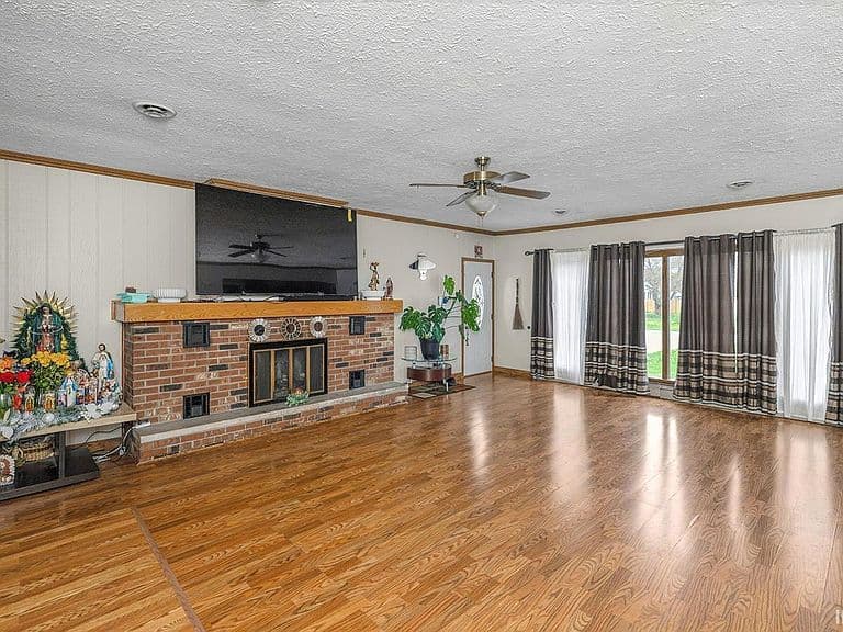 Listing photo 4