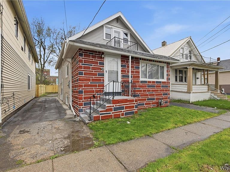 Listing photo 2