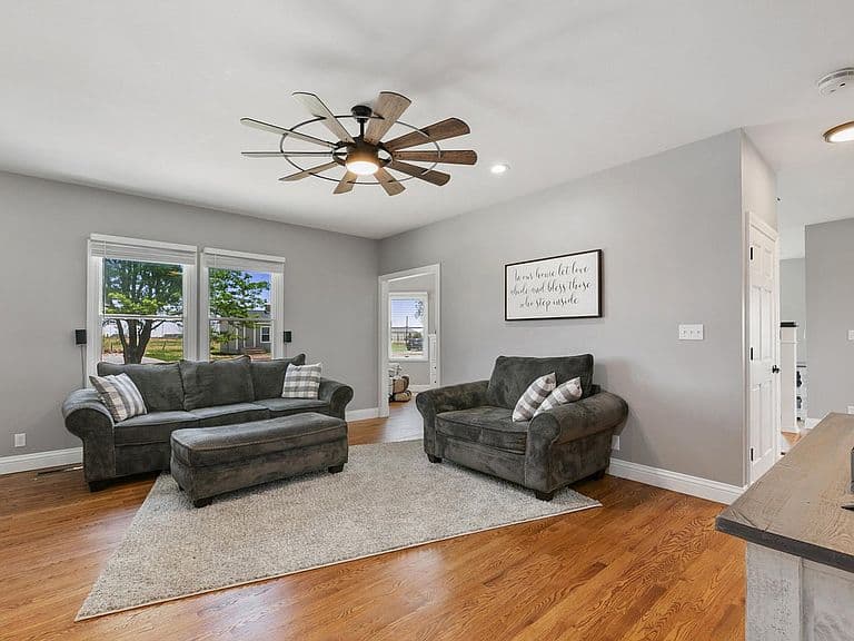 Listing photo 4