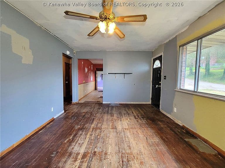 Listing photo 3