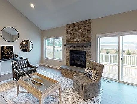 Listing photo 2