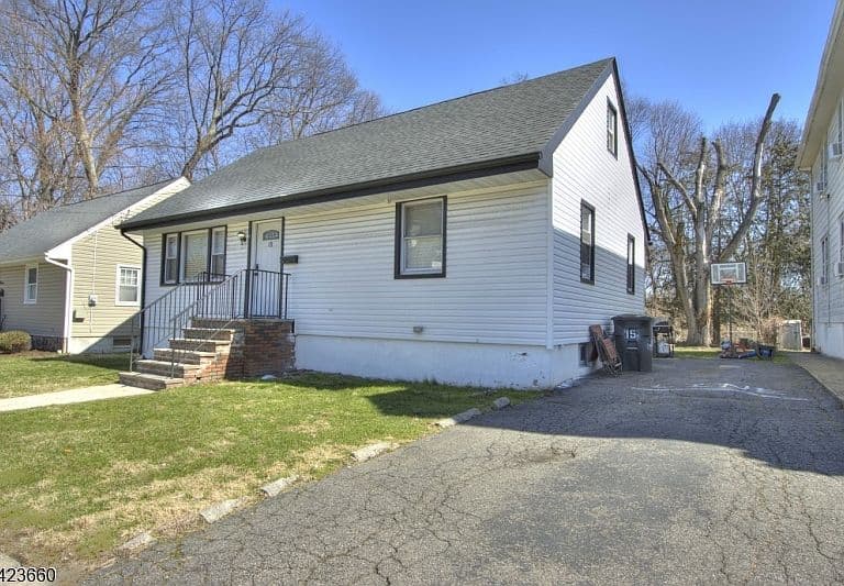 Listing photo 2