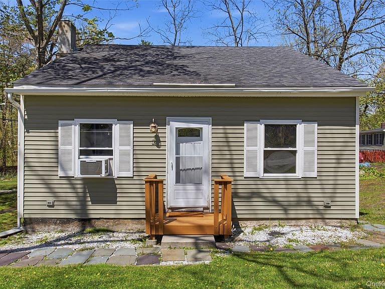 Listing photo 2