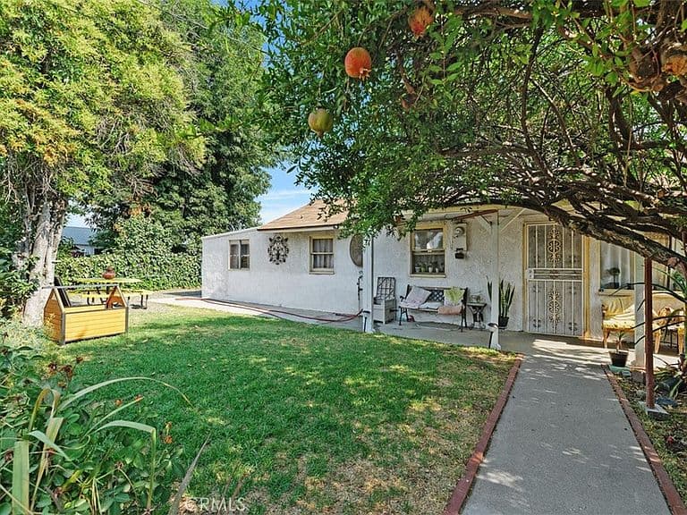 Listing photo 3