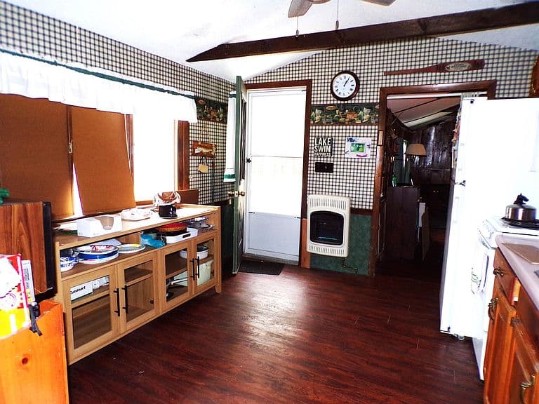 Listing photo 5