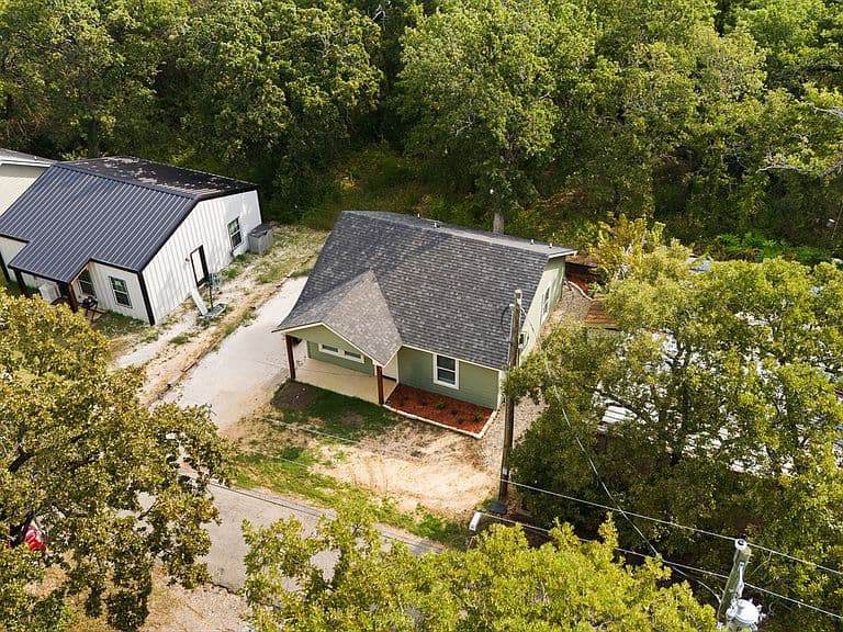 Listing photo 3