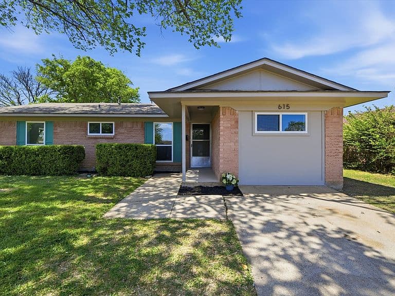 Listing photo 2