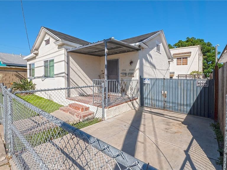 Listing photo 2