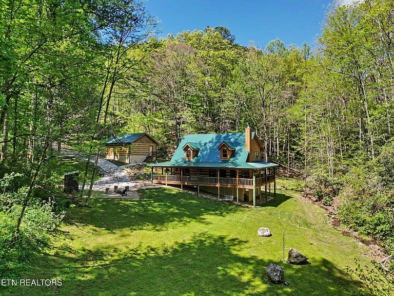 Listing photo 2