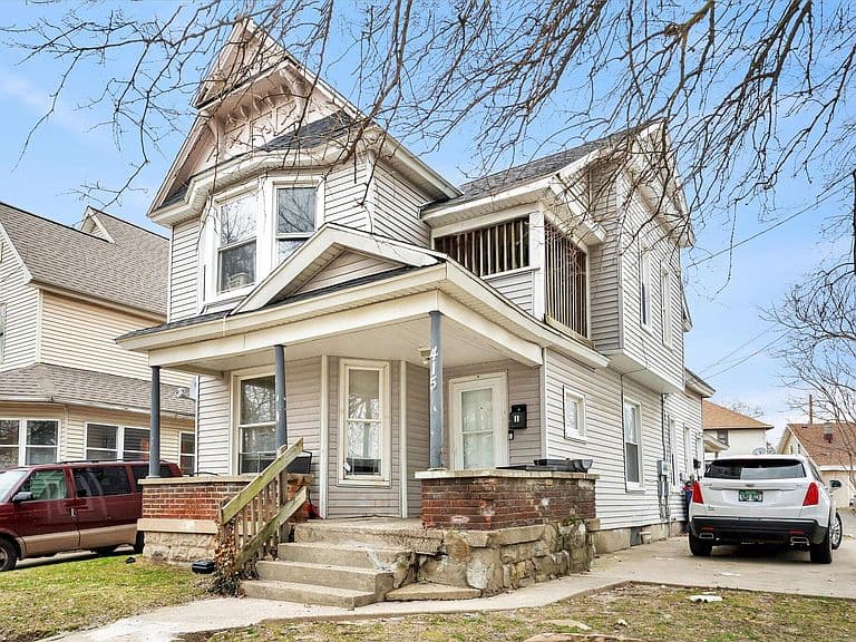 Listing photo 2