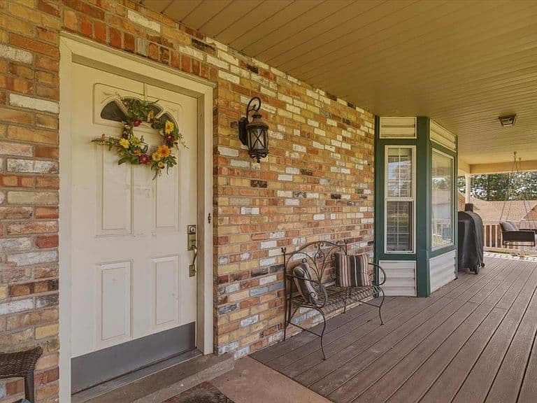 Listing photo 3