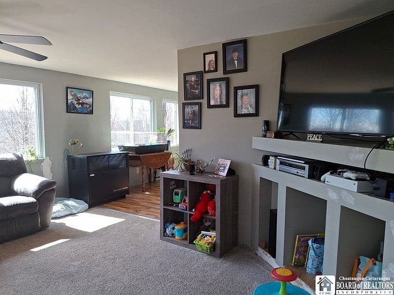 Listing photo 3
