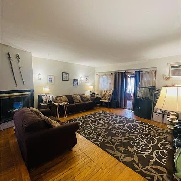 Listing photo 4