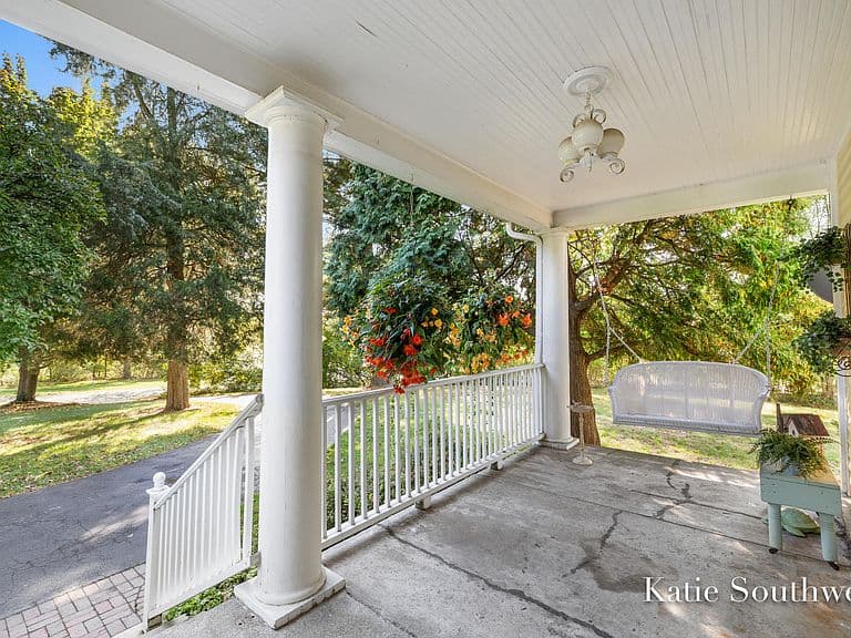 Listing photo 4