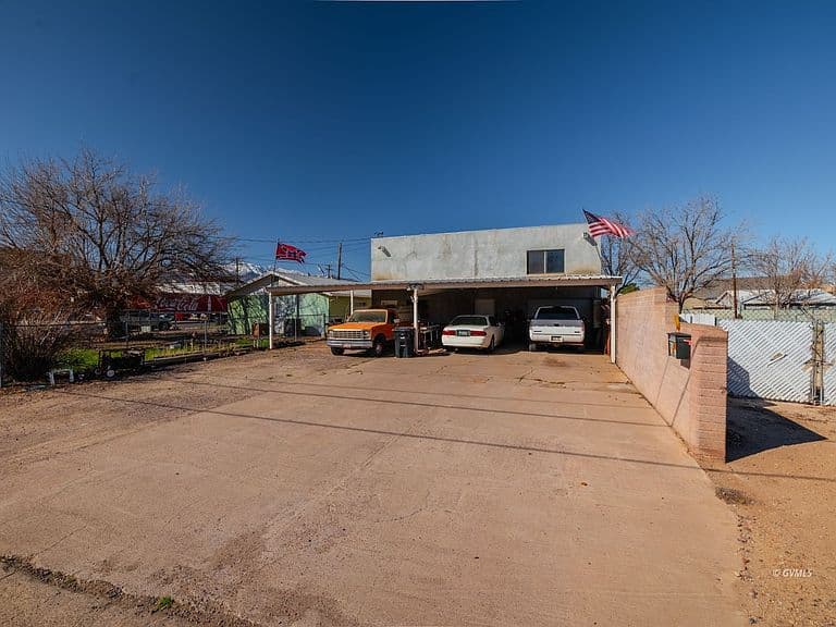 Listing photo 3