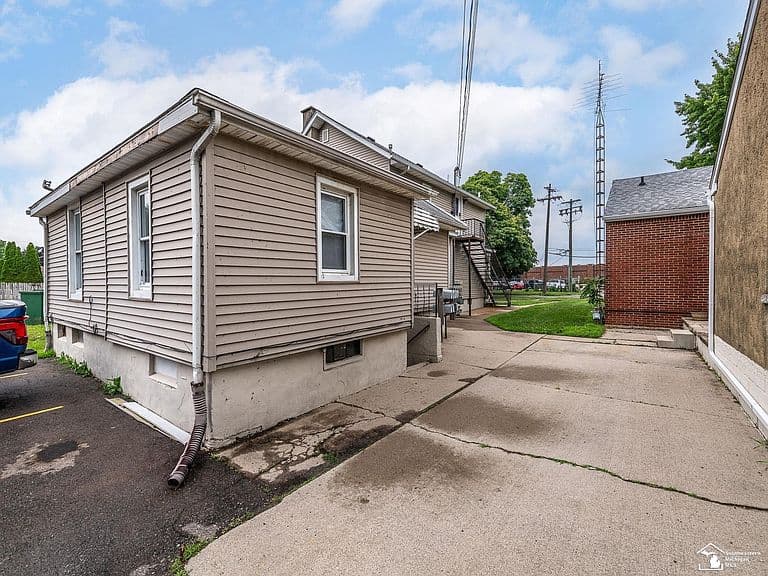 Listing photo 5