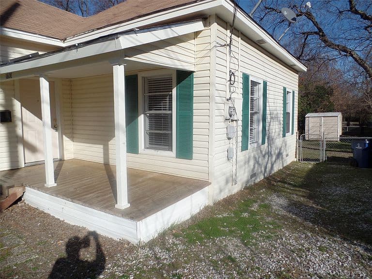 Listing photo 2
