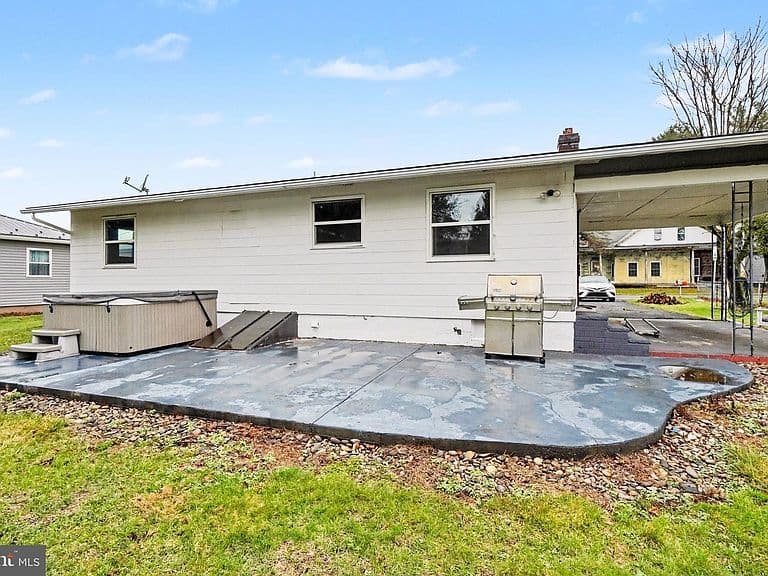 Listing photo 3