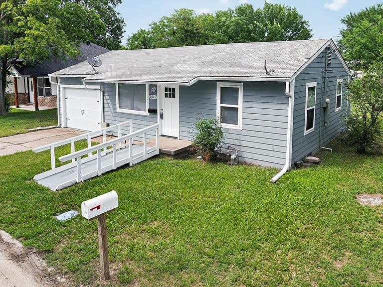 Listing photo 2