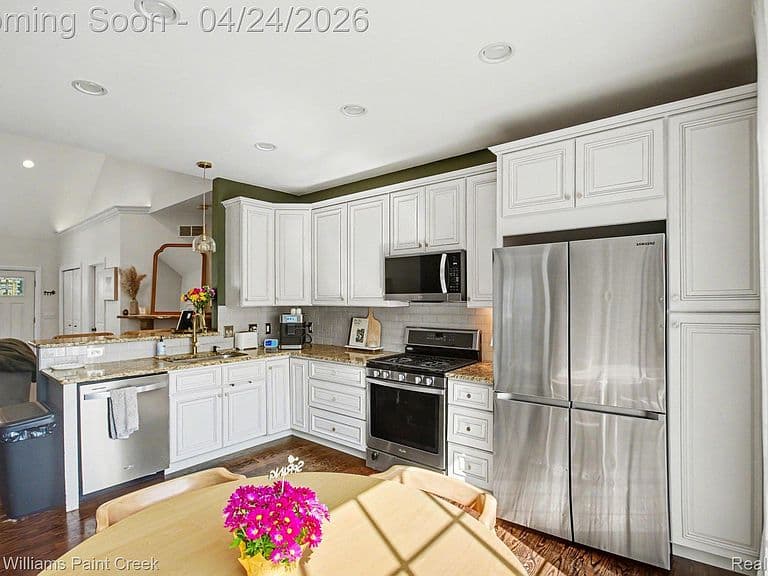 Listing photo 5