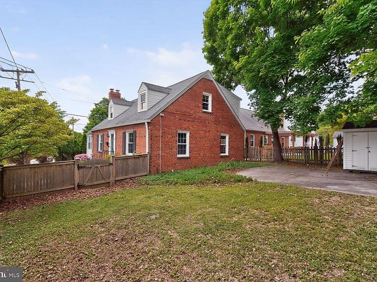Listing photo 3