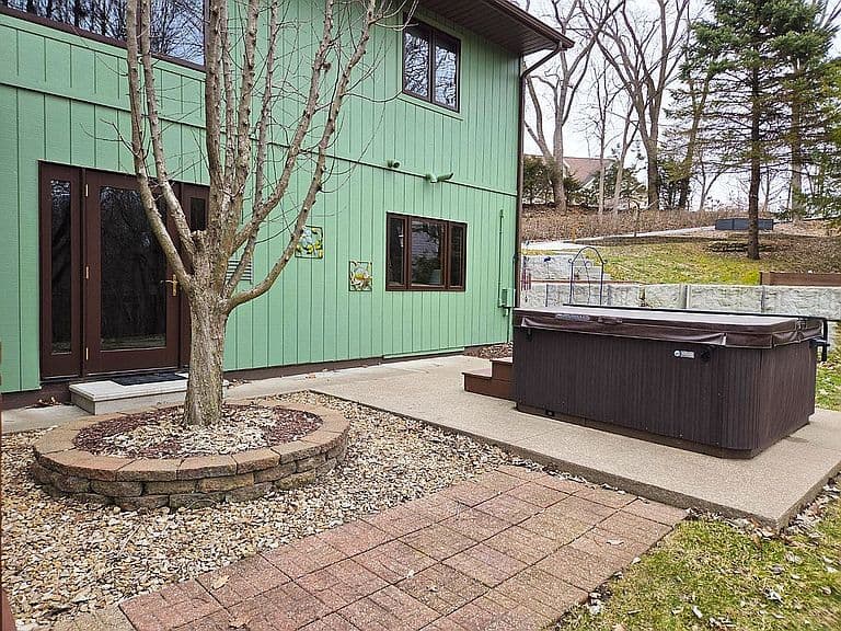 Listing photo 4